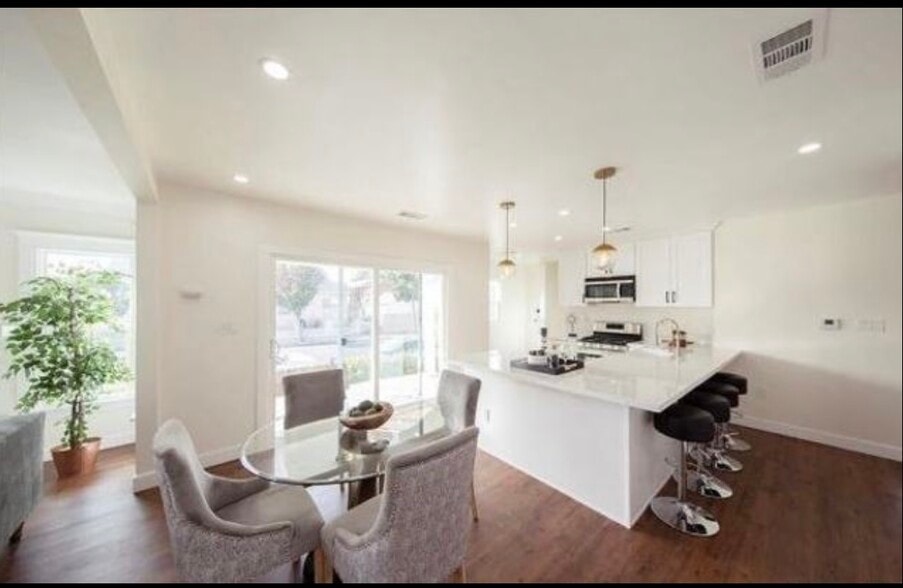 Building Photo - 4279 Walton Avenue