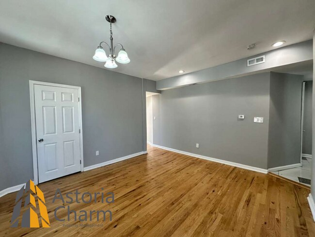 Building Photo - 3004 Clifton Ave