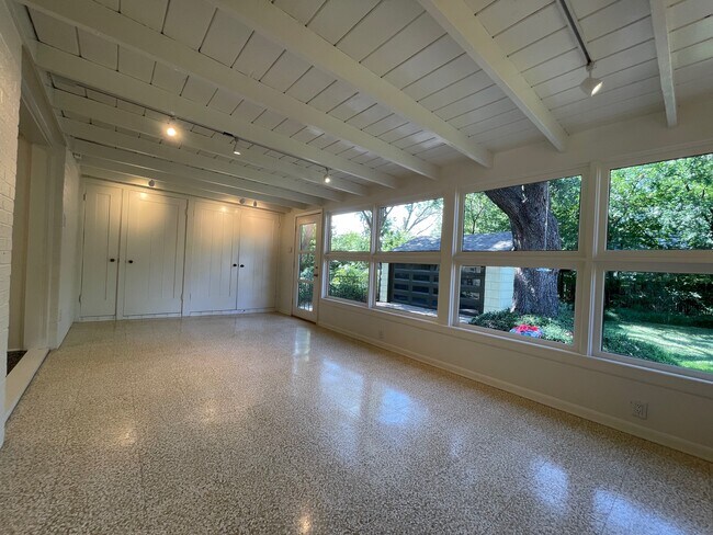 Building Photo - 3624 S Hills Ave