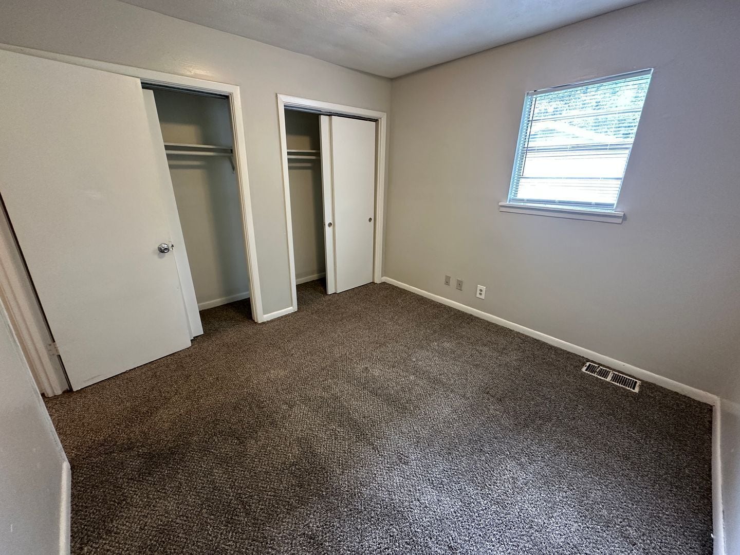 Building Photo - 4053 Log Cabin Dr