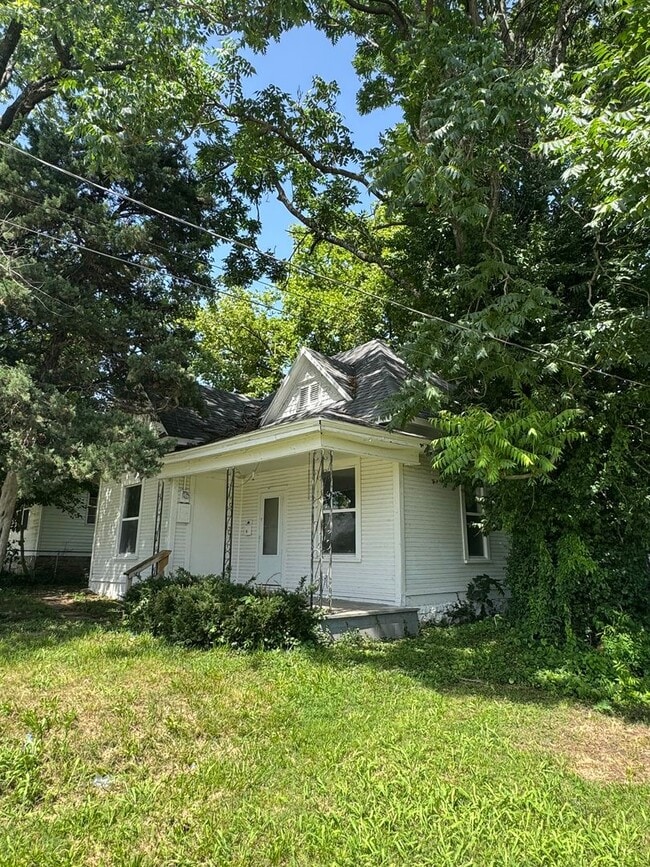 Building Photo - LEASING