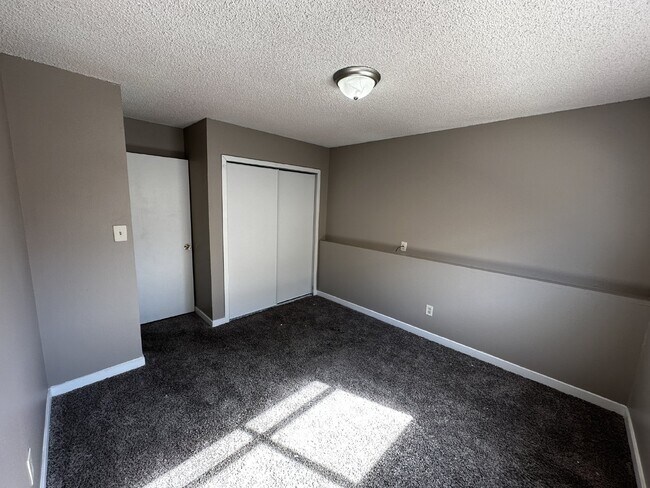 Building Photo - Available Immeditely!