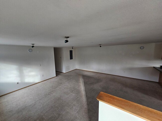 Building Photo - 1050 Deere St