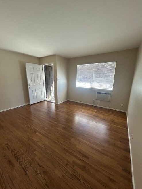 Building Photo - 2020 Linden St