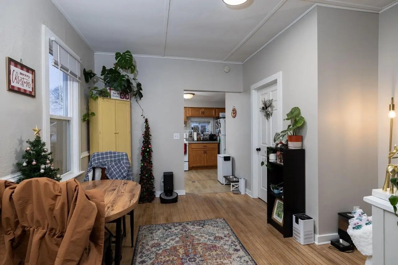 Building Photo - 1204 5th Ave S