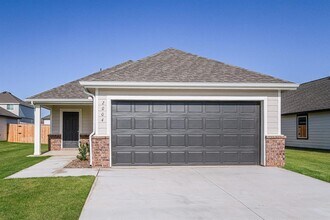 Building Photo - 2004 Dogwood Dr