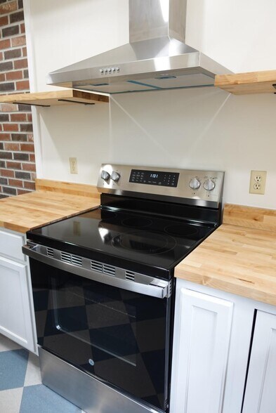 New electric Range and stainless details - 327 Hudson Ave