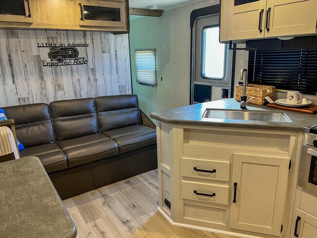 Building Photo - 7570 Buchanan St