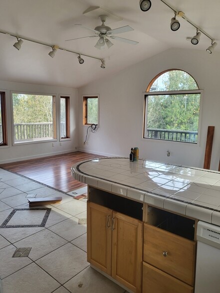 Building Photo - 284 Watershed Rd