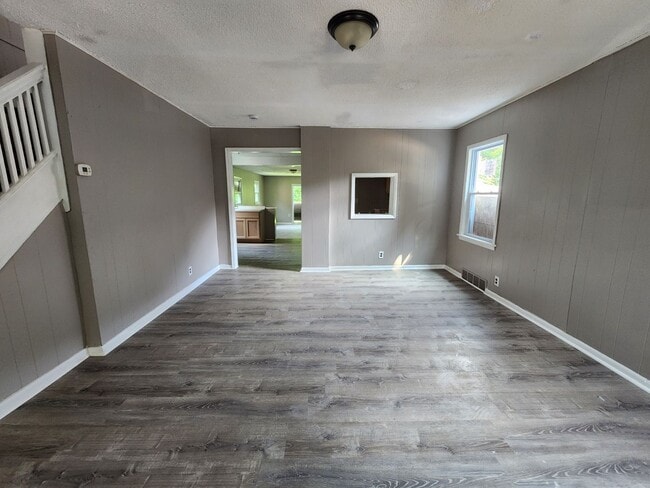Building Photo - Two Bedroom Single Family Home!