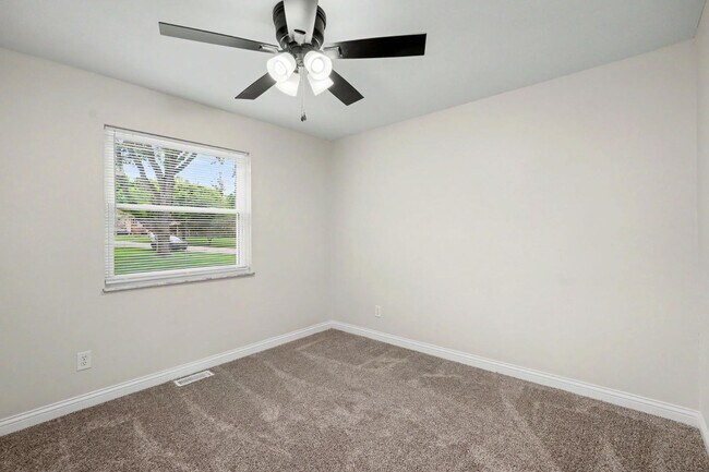 Building Photo - 2569 Richmar Dr