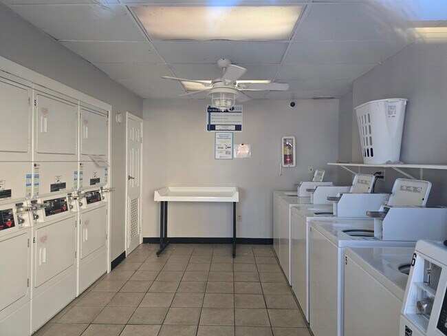 Building Photo - 308 Miracle Strip Pkwy SW