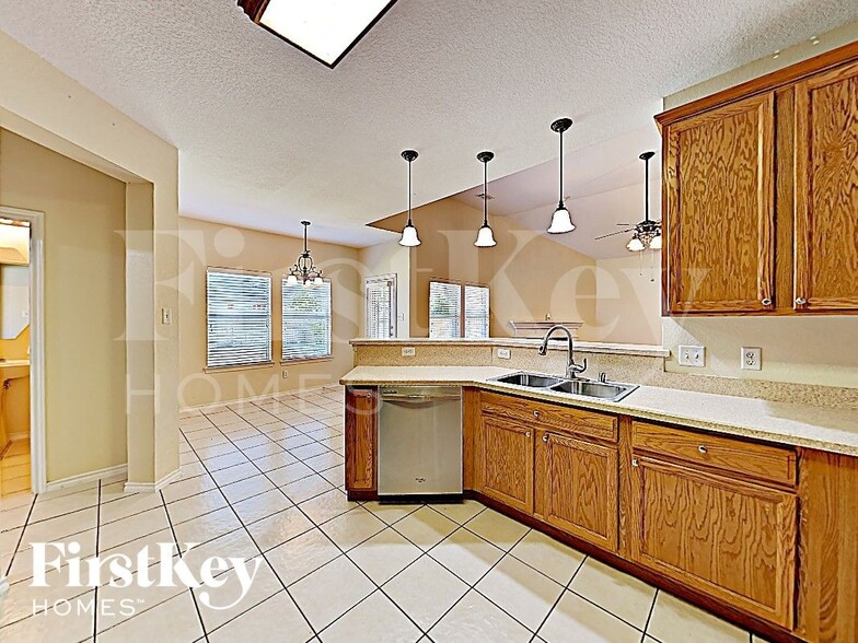 Building Photo - 5108 Parkplace Dr