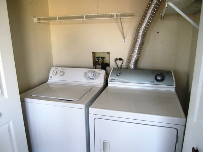 Building Photo - 1235 S Whispering Hills Dr