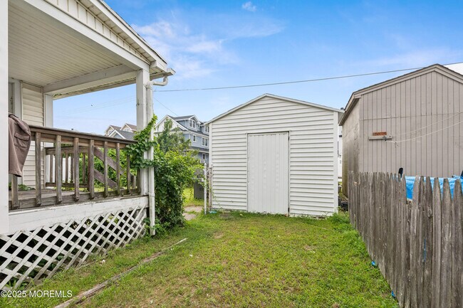 Building Photo - 113 12th Ave