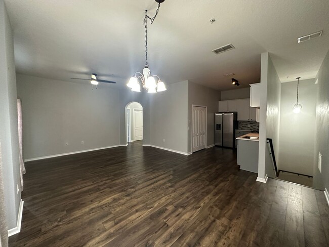 Building Photo - Charming 2-Bedroom Townhome in Highly Desi...