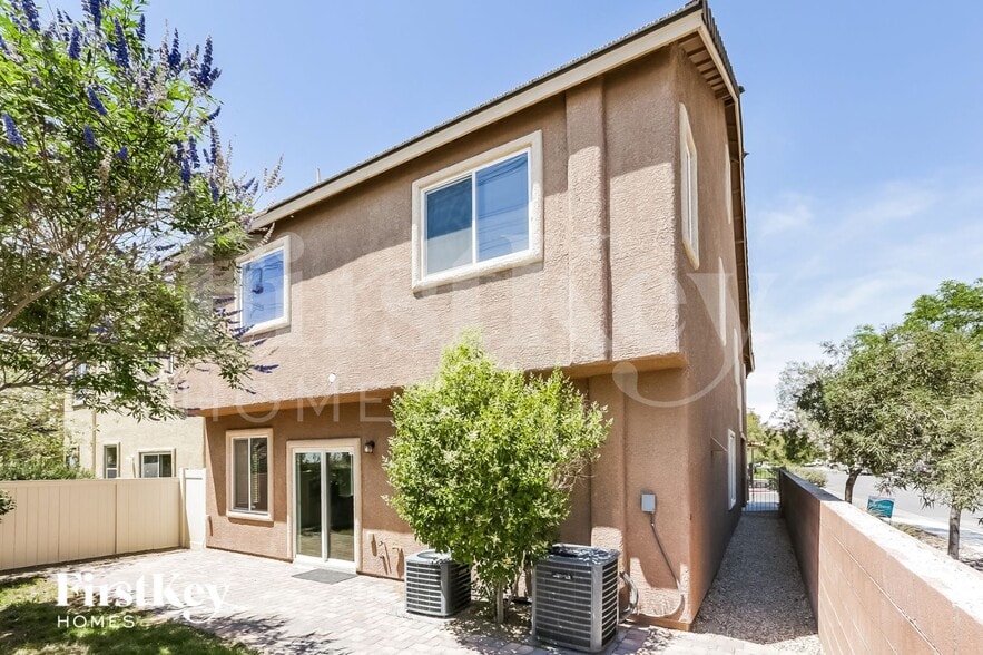 Building Photo - 8048 Carr Valley St