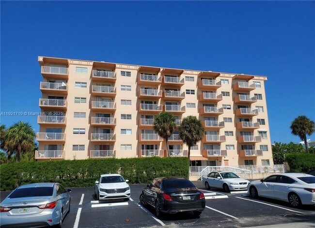 Building Photo - 2200 E Hallandale Beach Blvd