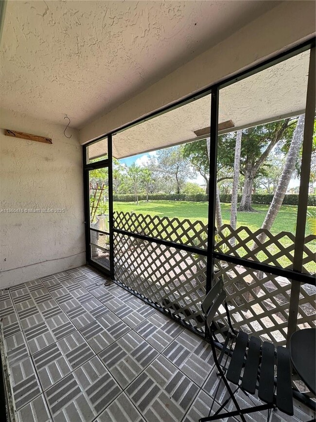 Building Photo - 9865 Riverside Dr