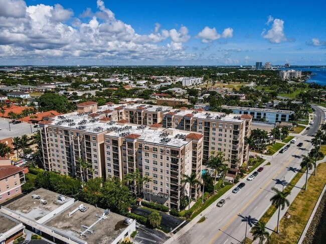 Building Photo - 1801 N Flagler Dr