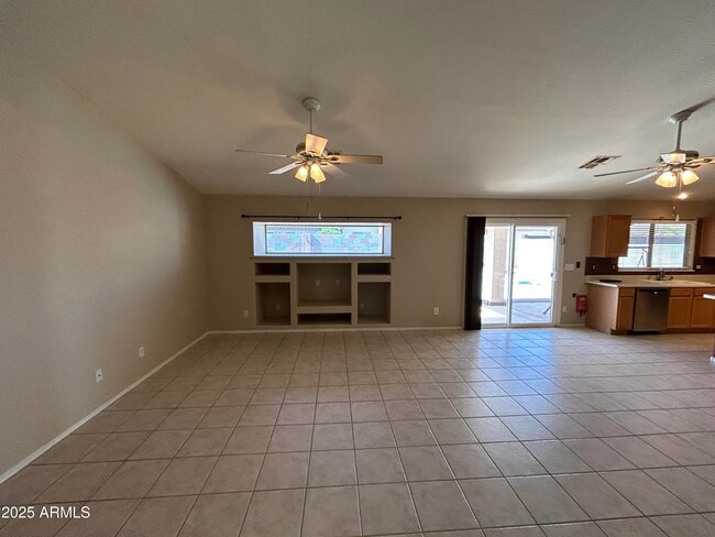 Building Photo - 13444 W Paradise Ln