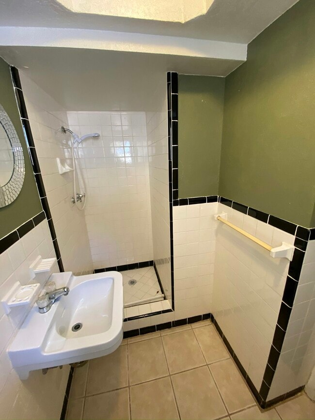 Building Photo - 401 Philco Dr