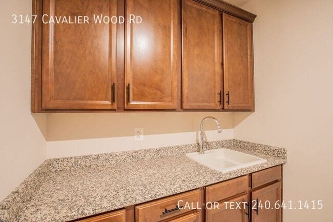 Building Photo - 3147 Cavalier Wood Rd