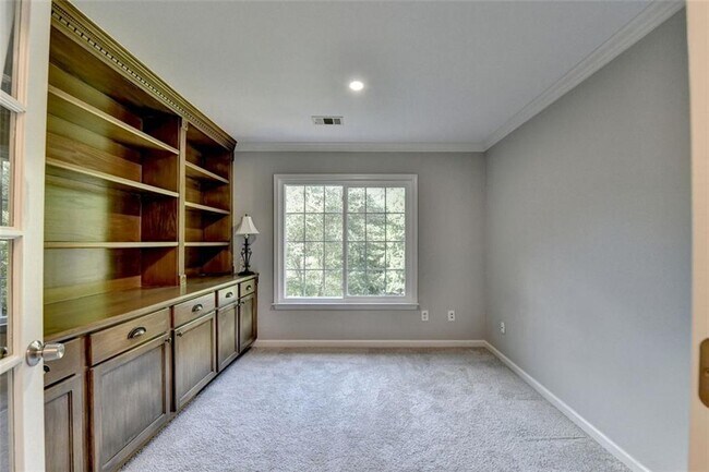 Building Photo - 355 Gaines Oak Way