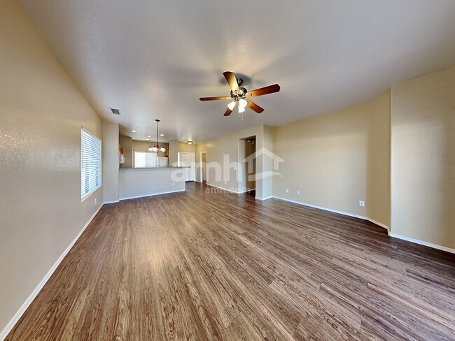 Building Photo - 614 W Mountain View Dr