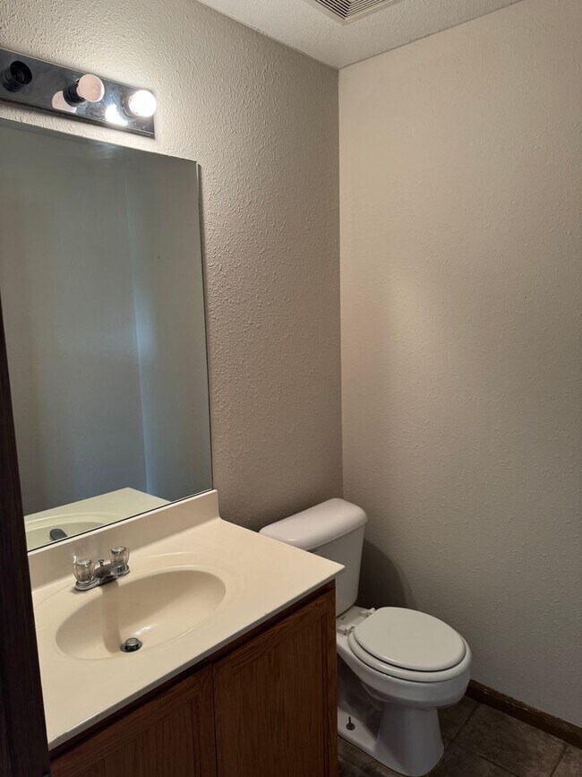 Building Photo - 5009-5011 Alpine Ridge Dr.