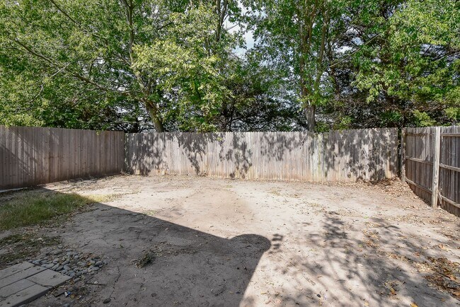 Building Photo - PEPERPORT.3914/3916