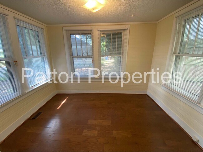 Building Photo - 2221 Greene St