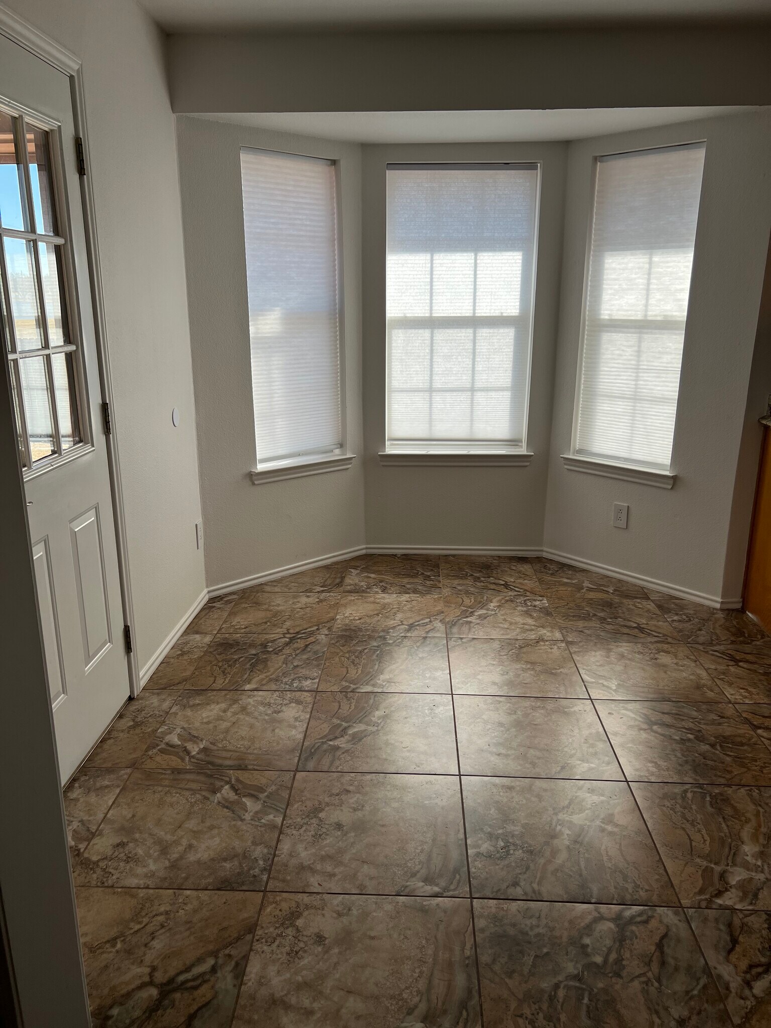 Kitchen nook - 8009 Thompson Pky