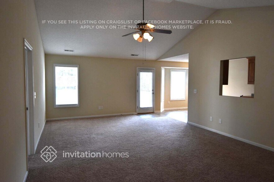 Building Photo - 3040 Hereford Ln