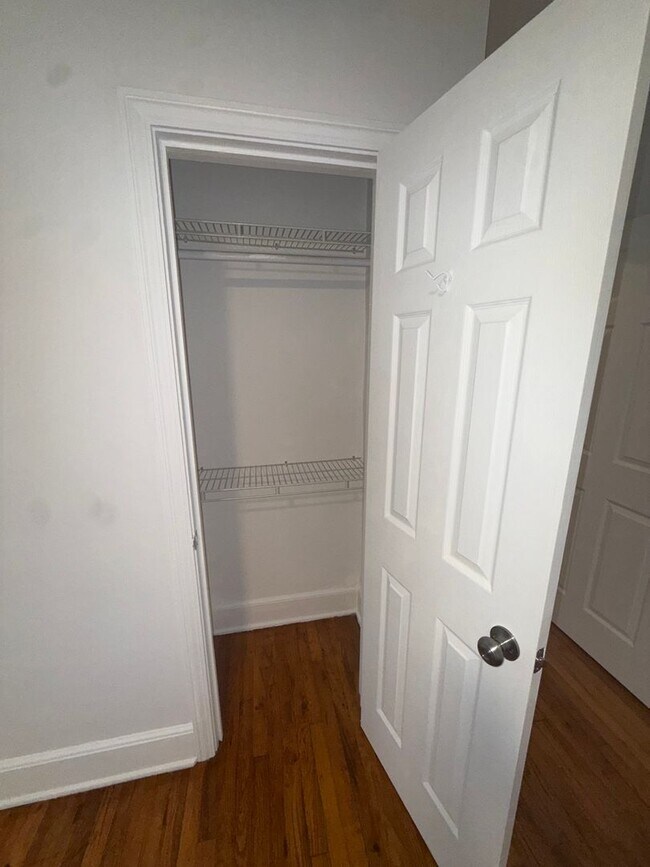 Building Photo - Charming All-Brick 2BR Home with Spacious Yard & Prime Columbia Location