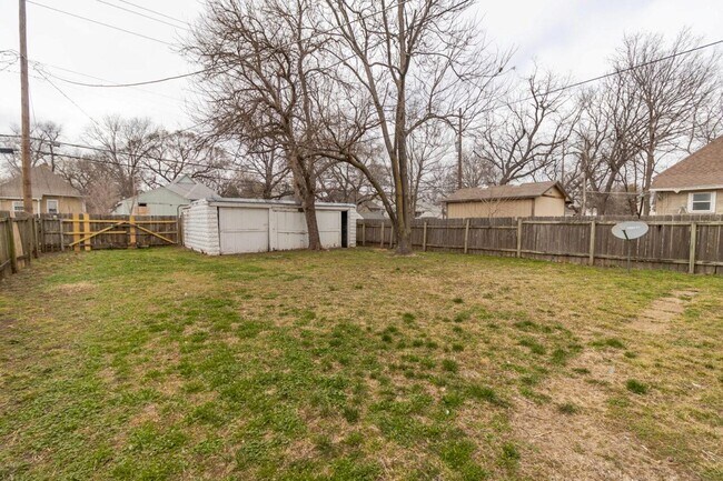 Building Photo - 1219 S Main St