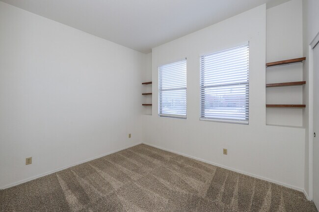 Building Photo - 2927 N Cardell Cir