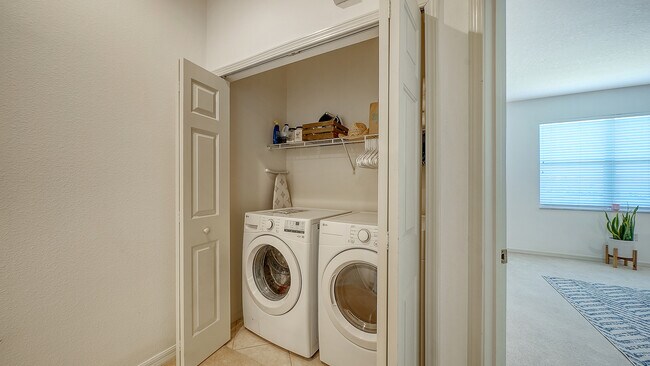 Building Photo - 3790 Parkridge Cir