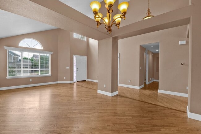 Building Photo - Beautiful home with 5 bedrooms, 3 1/2 bathrooms, 3-car garage available now!