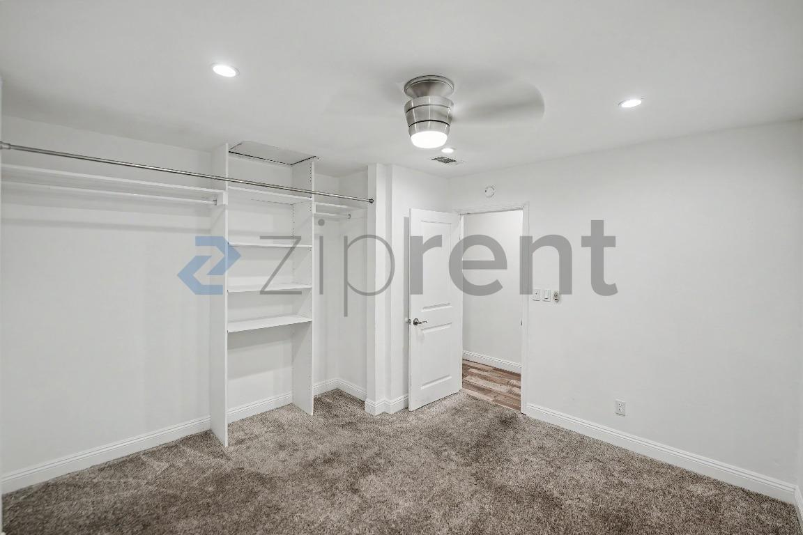 Building Photo - Unit