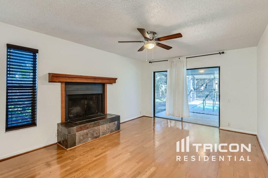 Building Photo - 16147 Vanderbilt Dr