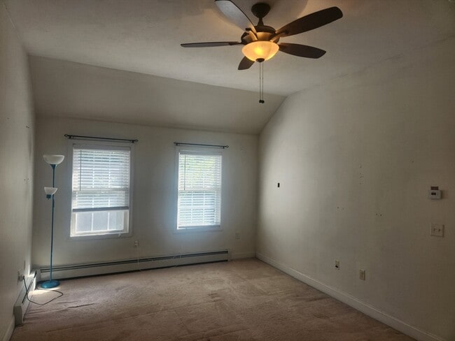 Building Photo - 105 Sanborn St