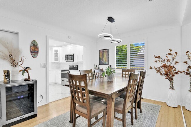 Building Photo - 798 E Boca Raton Rd