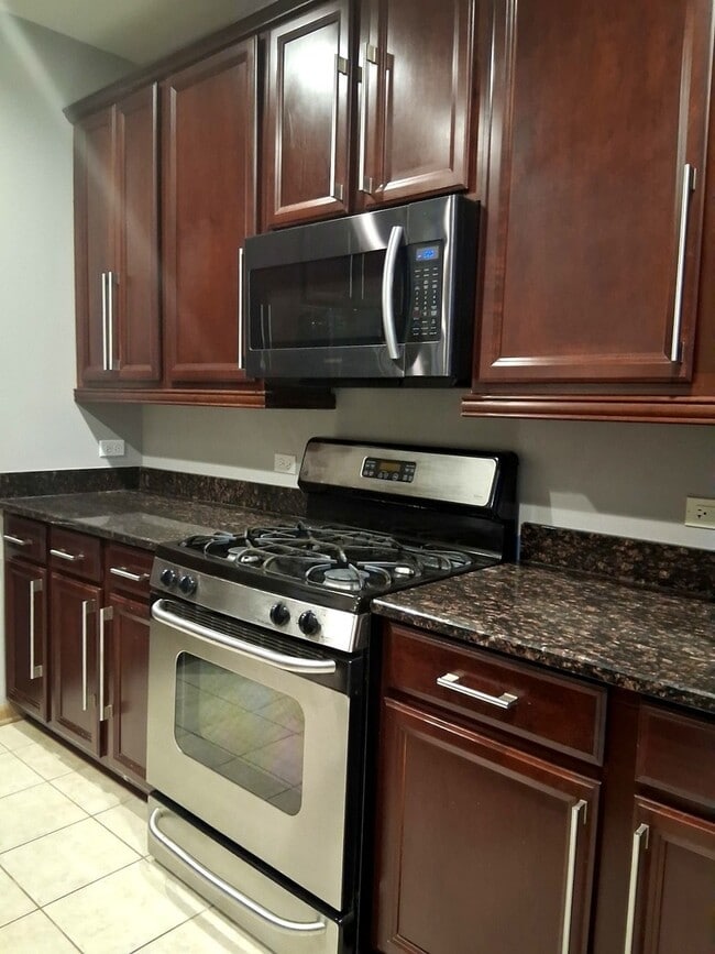 Building Photo - 756 N Aspen Dr