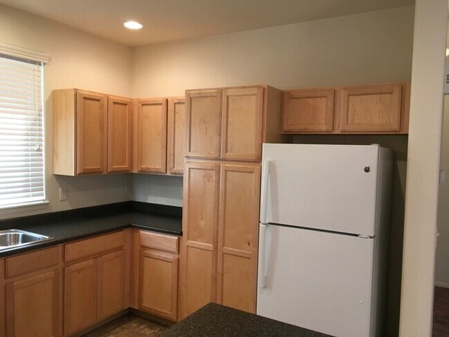 Building Photo - Beautiful 4 Bedroom Two-Story Home in Windsor!