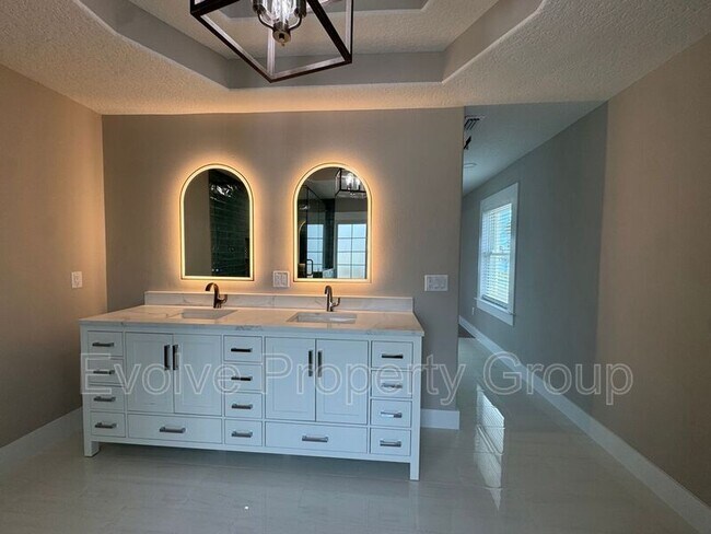 Building Photo - 470 Lambert Ave