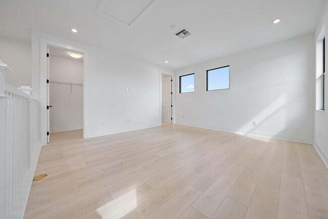 Building Photo - 13613 Le Christine Dr
