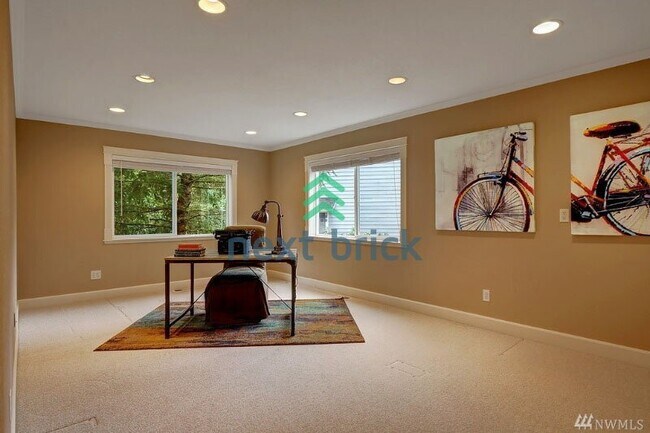 Building Photo - Rare opportunity!! Spacious 3 Bedroom Sammamish Home with 2 bonus rooms, RV Parking & Huge Backyard!