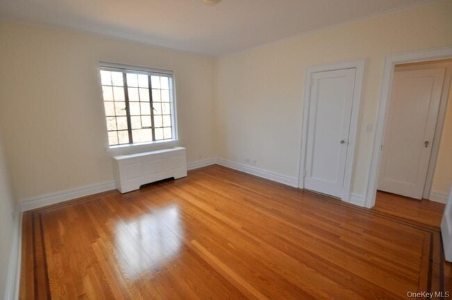 Building Photo - 155 Garth Rd