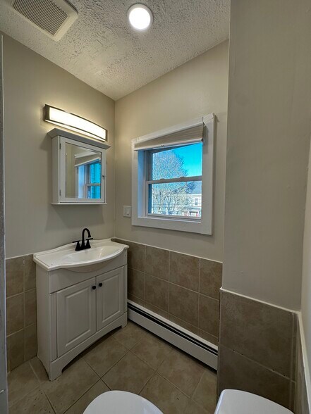 Building Photo - 11-2 Highland St